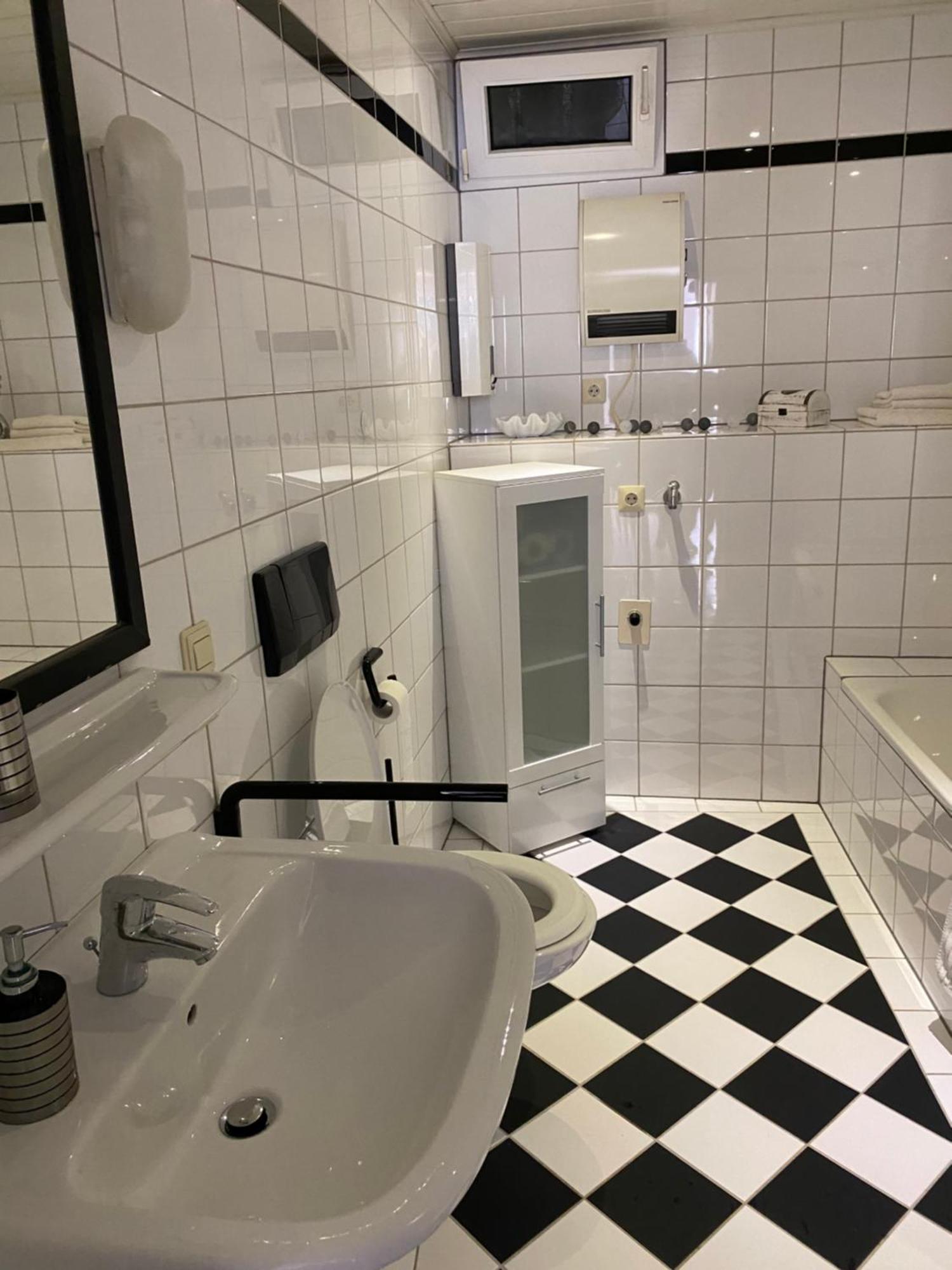 Ferienwohnung Zentral An Der Moselpromenade Zell Buitenkant foto