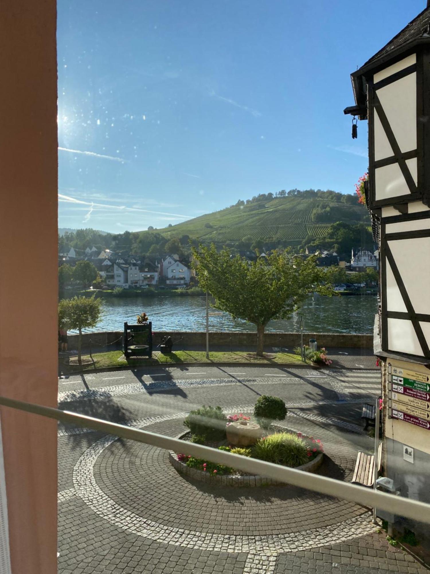 Ferienwohnung Zentral An Der Moselpromenade Zell Buitenkant foto